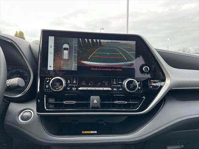 2025 Toyota Highlander Hybrid Platinum