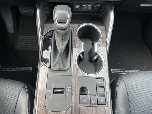 2025 Toyota Highlander Hybrid Platinum