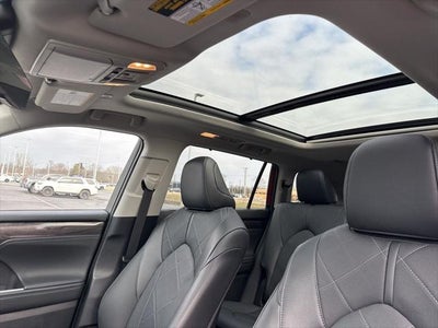 2025 Toyota Highlander Hybrid Platinum