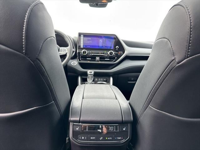 2025 Toyota Highlander Hybrid Platinum