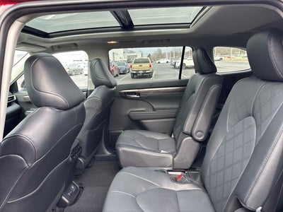 2025 Toyota Highlander Hybrid Platinum