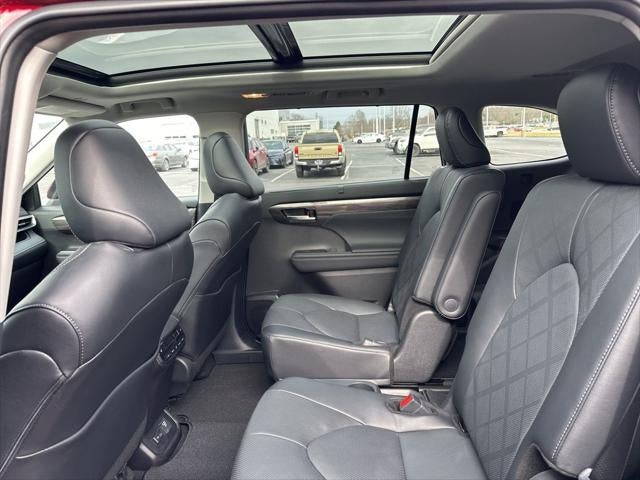 2025 Toyota Highlander Hybrid Platinum