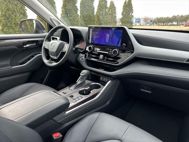 2025 Toyota Highlander Hybrid Platinum