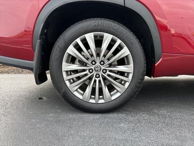2025 Toyota Highlander Hybrid Platinum