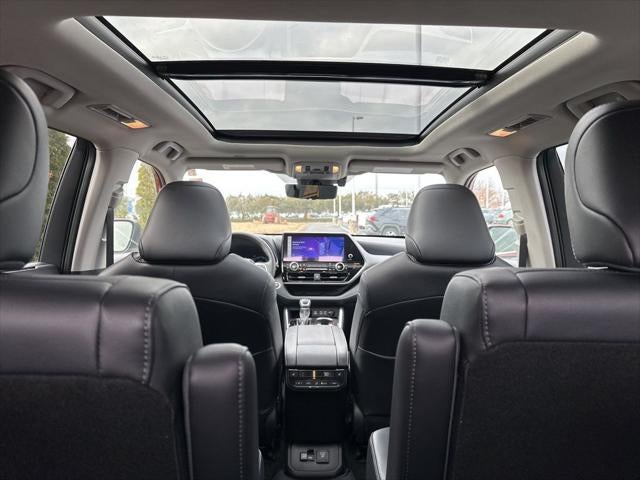 2025 Toyota Highlander Hybrid Platinum