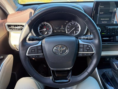 2022 Toyota Highlander Platinum