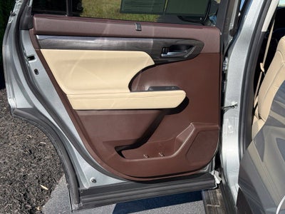 2022 Toyota Highlander Platinum