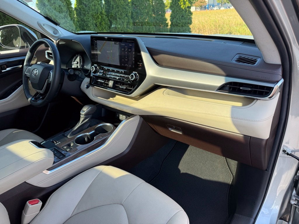 2022 Toyota Highlander Platinum