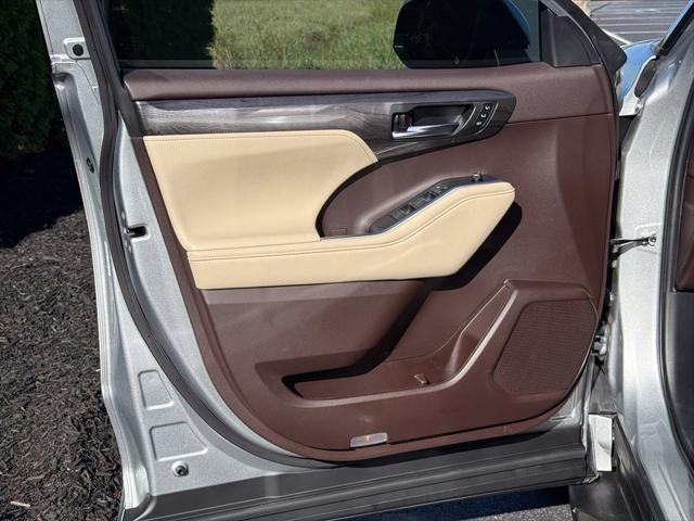 2022 Toyota Highlander Platinum