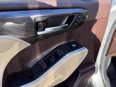 2022 Toyota Highlander Platinum