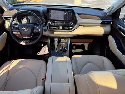 2022 Toyota Highlander Platinum