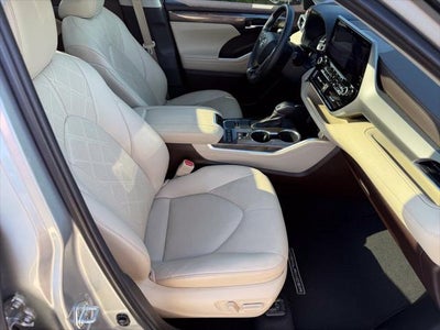 2022 Toyota Highlander Platinum