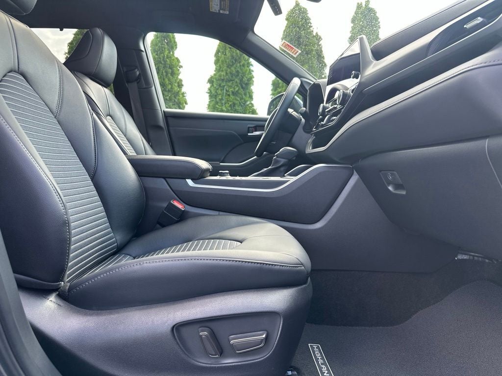 2025 Toyota Highlander XSE