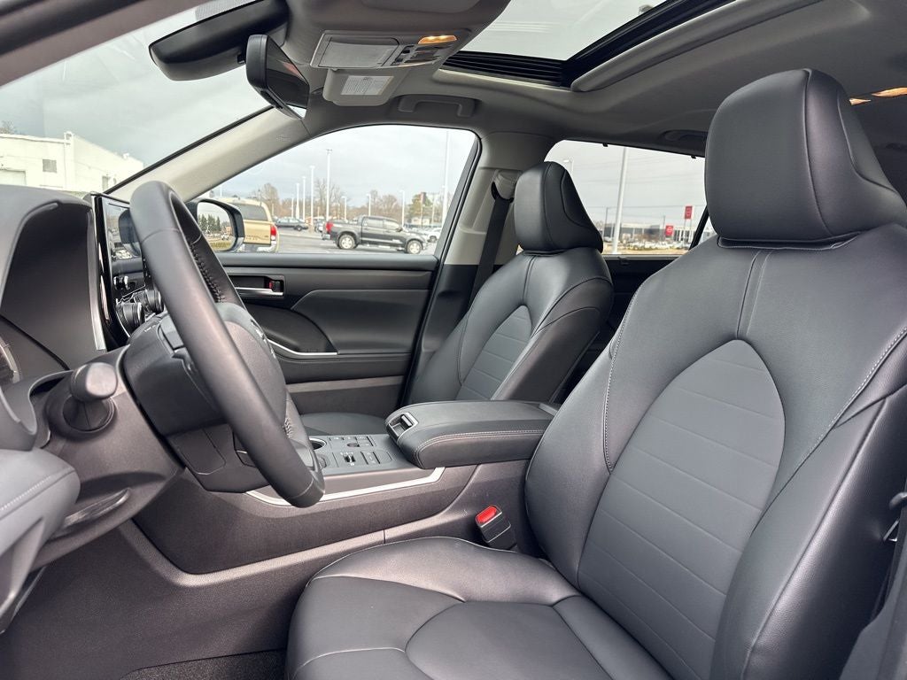 2025 Toyota Highlander XLE