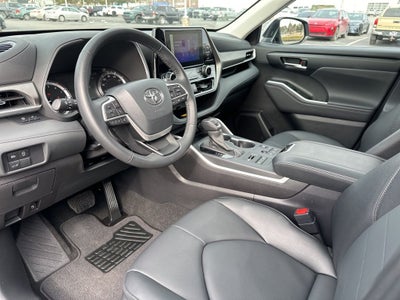 2025 Toyota Highlander XLE