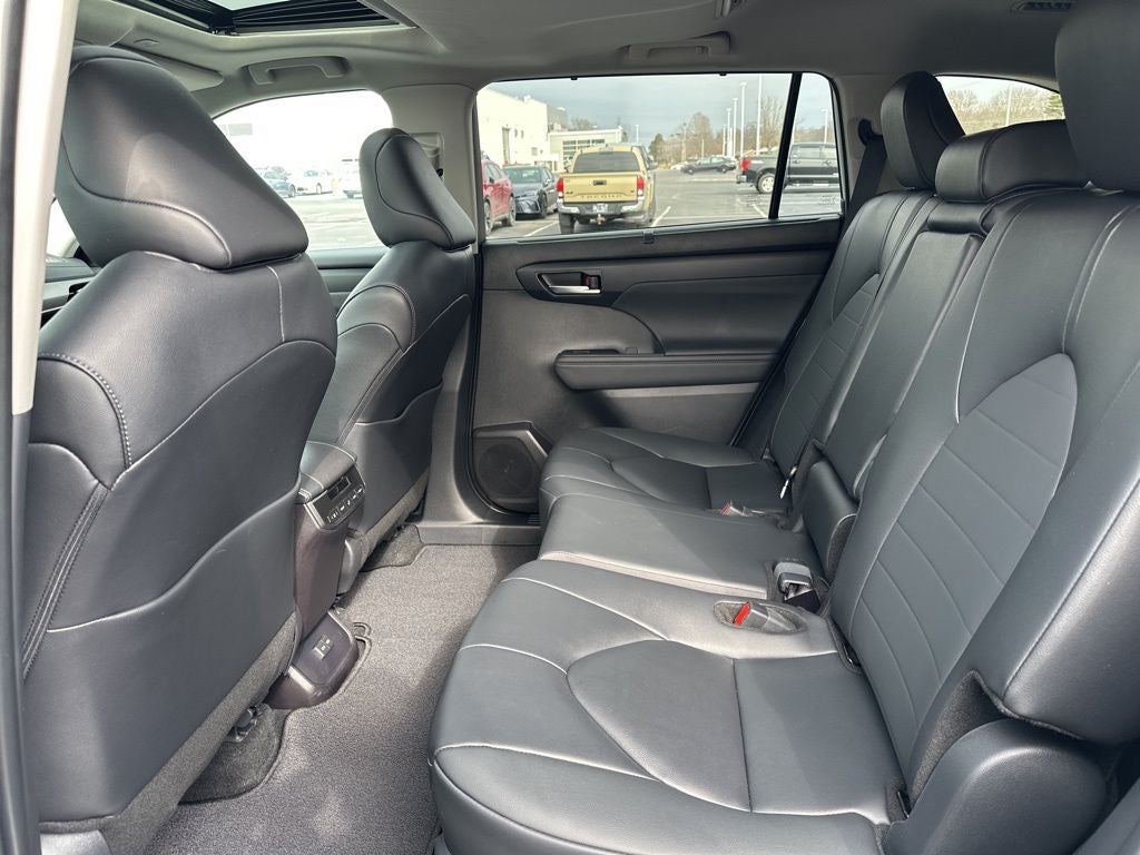 2025 Toyota Highlander XLE