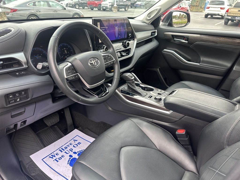 2023 Toyota Highlander Platinum