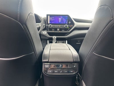 2023 Toyota Highlander Platinum