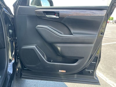 2025 Toyota Highlander Hybrid Limited