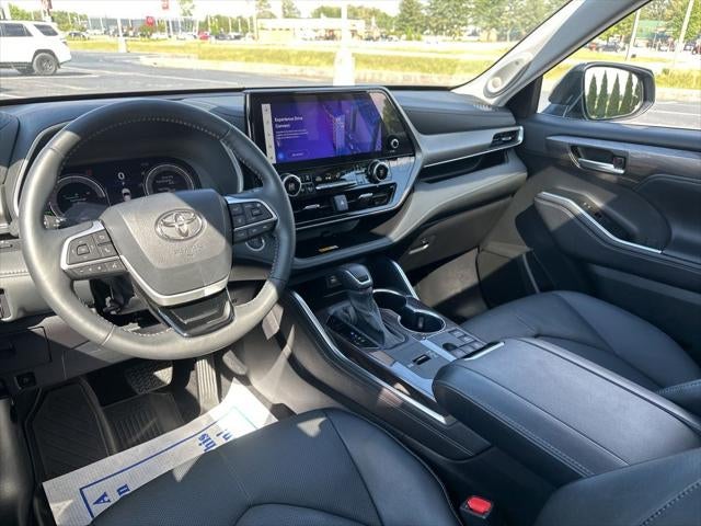 2025 Toyota Highlander Hybrid Limited