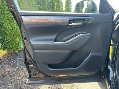 2025 Toyota Highlander Hybrid Limited