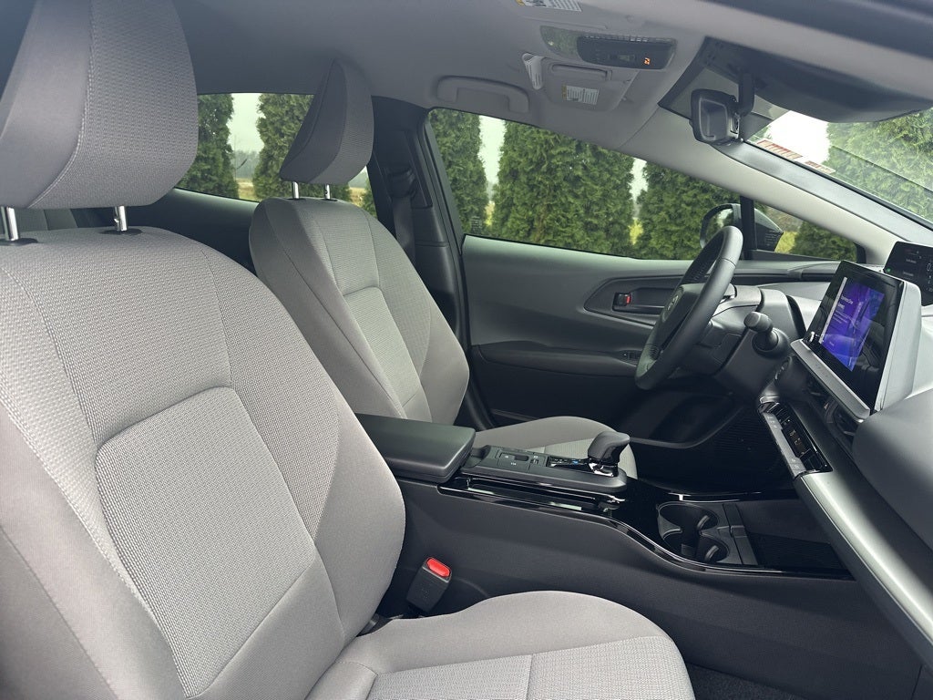2025 Toyota Prius LE
