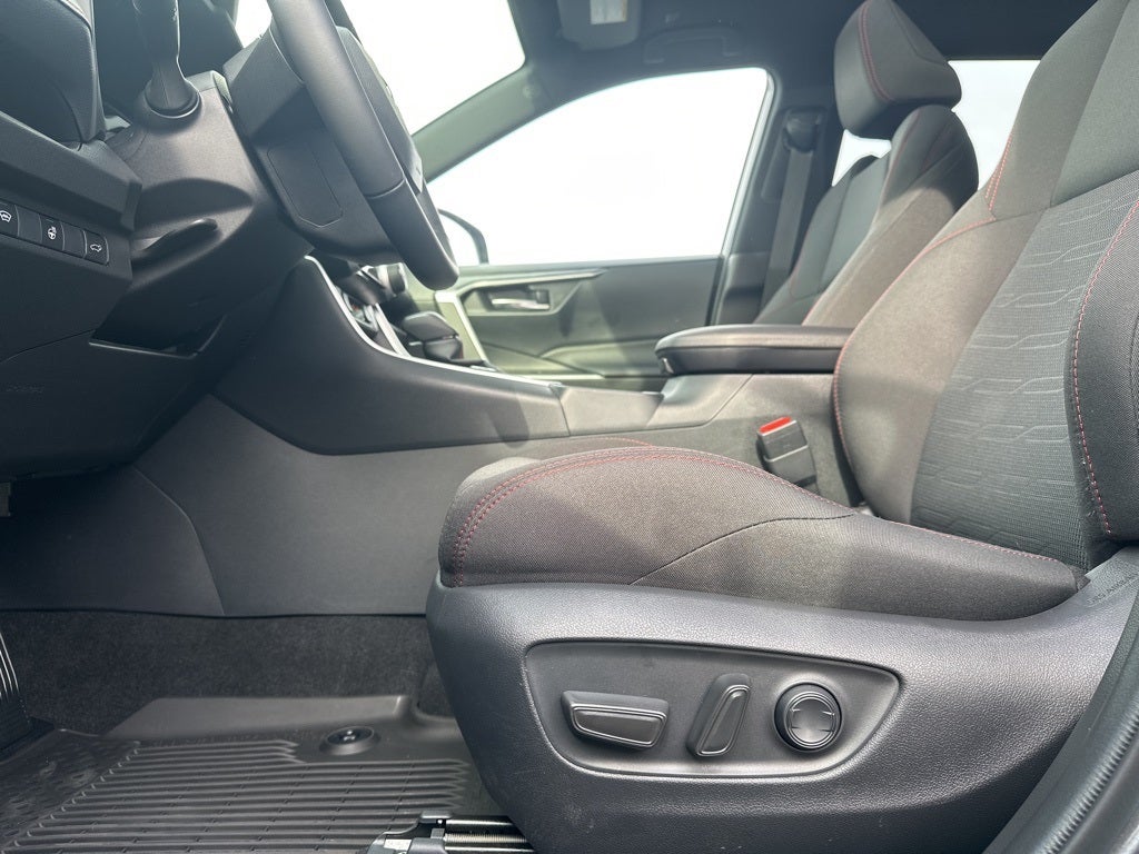 2025 Toyota RAV4 Plug-In Hybrid SE