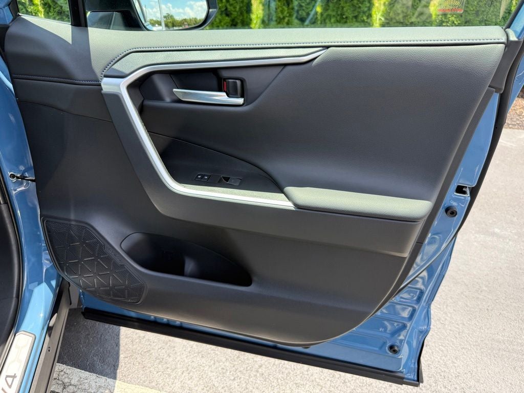 2025 Toyota RAV4 Hybrid XSE