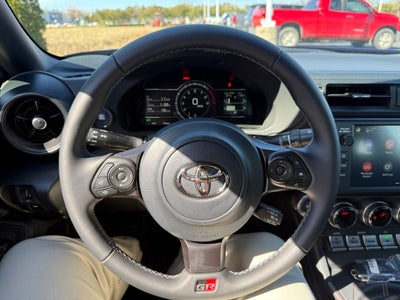 2026 Toyota GR86 Premium MT